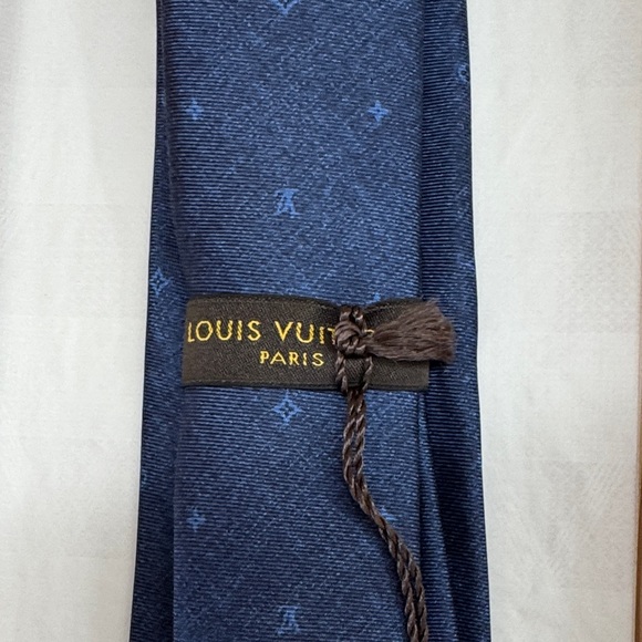 Louis Vuitton Navy Designer Silk Tie -NWT - Picture 4 of 10